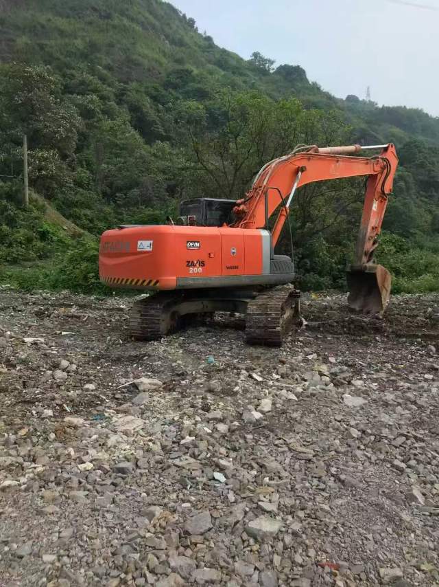 Buy Hitachi EX200-6 Used Excavator / 3