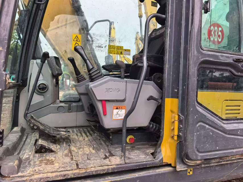 Buy XCMG XE135D Used Excavator / 8