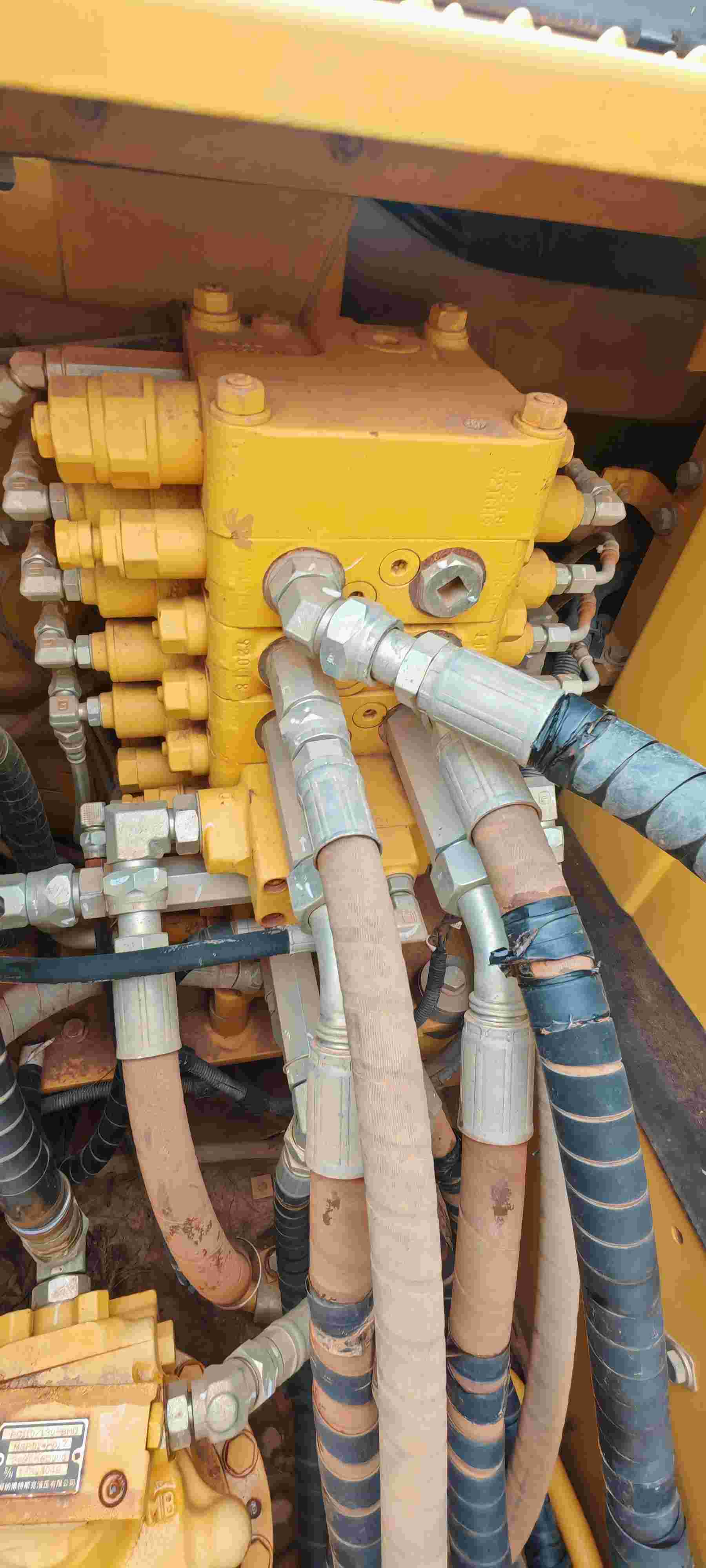 Buy Komatsu PC130-7 Used Excavator / 6