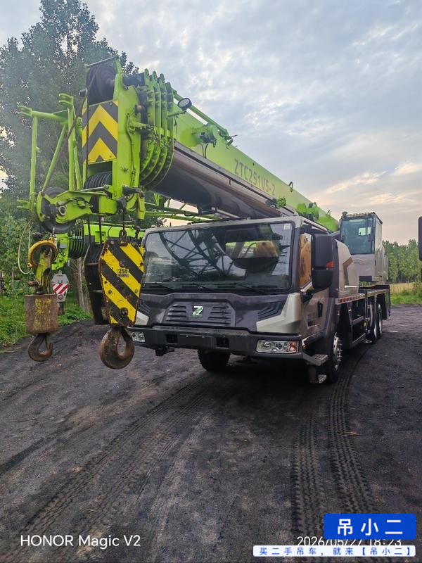 شراء Zoomlion ZTC251VE562 مستعمل رافعة
