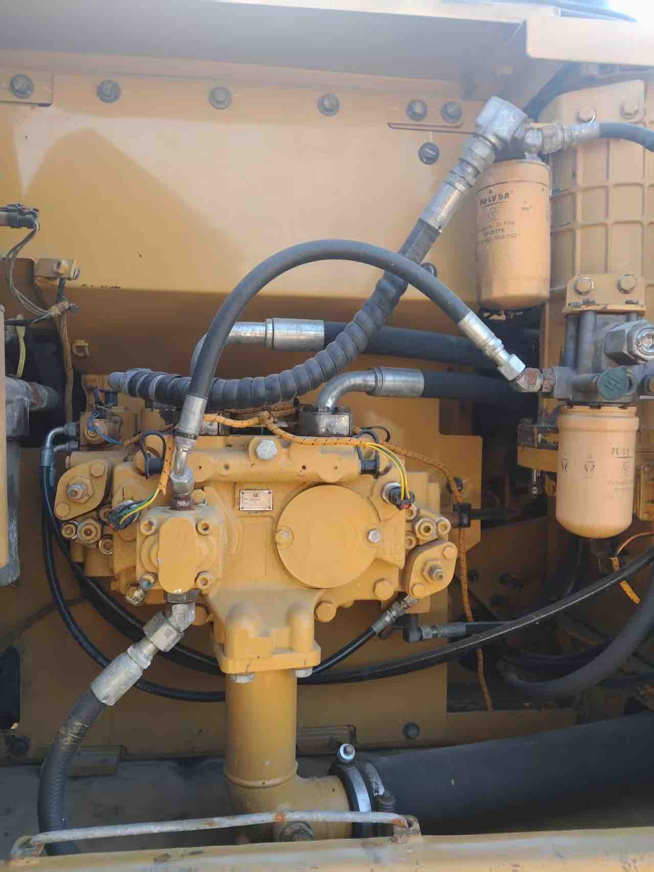 Buy Caterpillar 323D Used Excavator / 5
