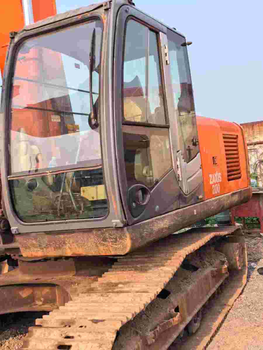Buy Hitachi EX200-6 Used Excavator / 4