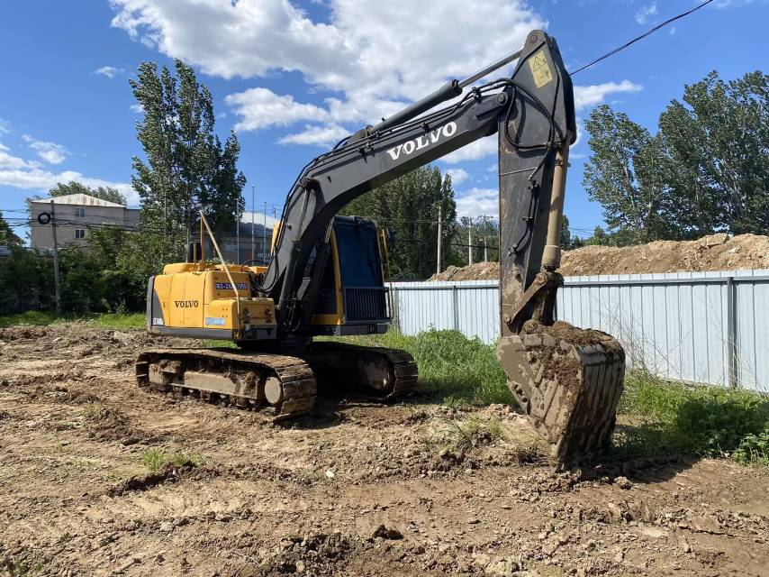 Buy Volvo EC140DL Used Excavator / 4