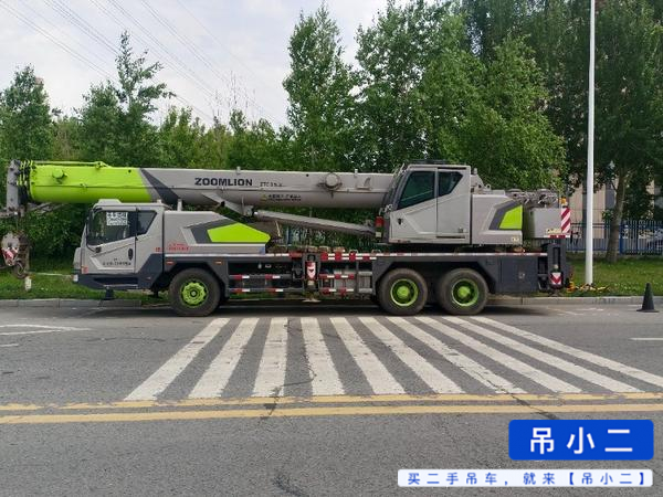 Buy Zoomlion ZTC251VE562 Used Crane / 2