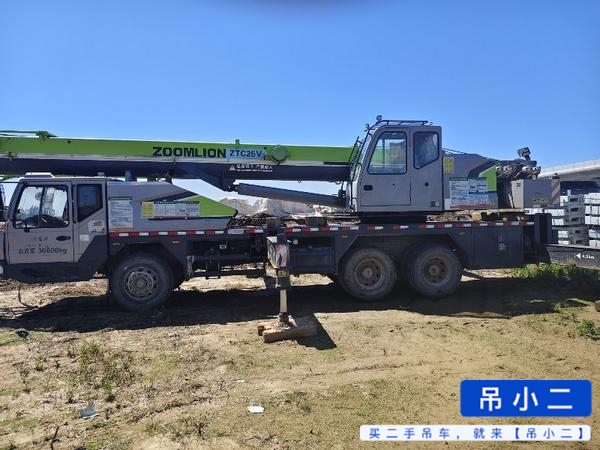 Купить Подержанный Кран Zoomlion ZTC201V551 / 4