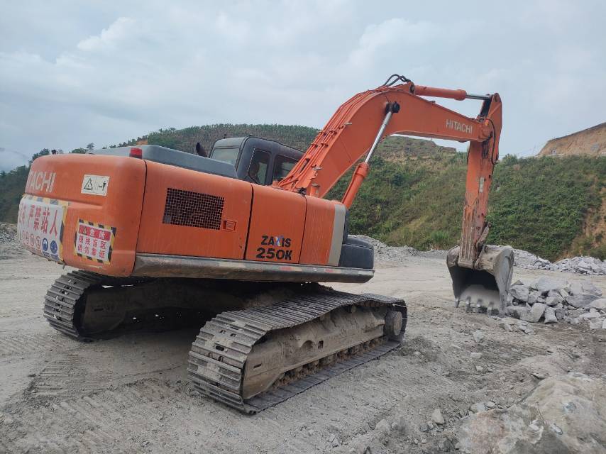 Buy Hitachi 50 Used Excavator / 2 Buy Hitachi 50 Used Excavator / 2