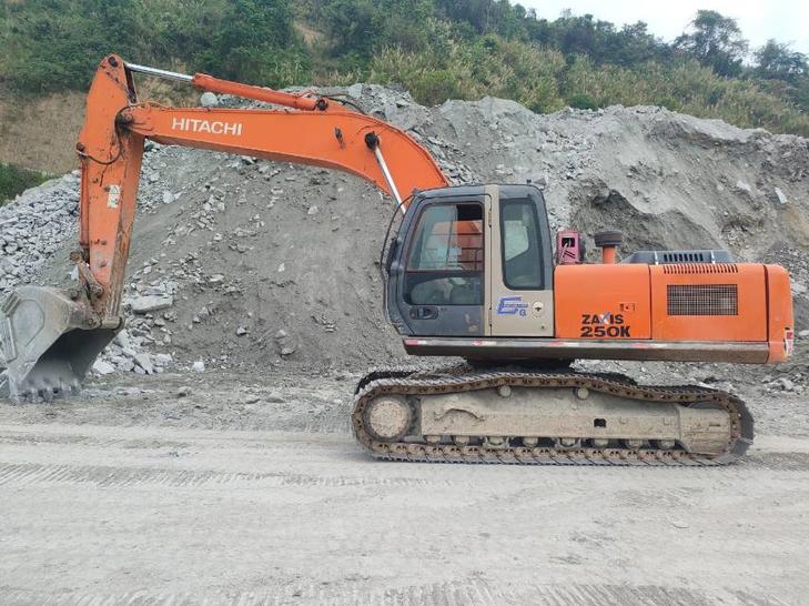 Buy Hitachi 50 Used Excavator / 1