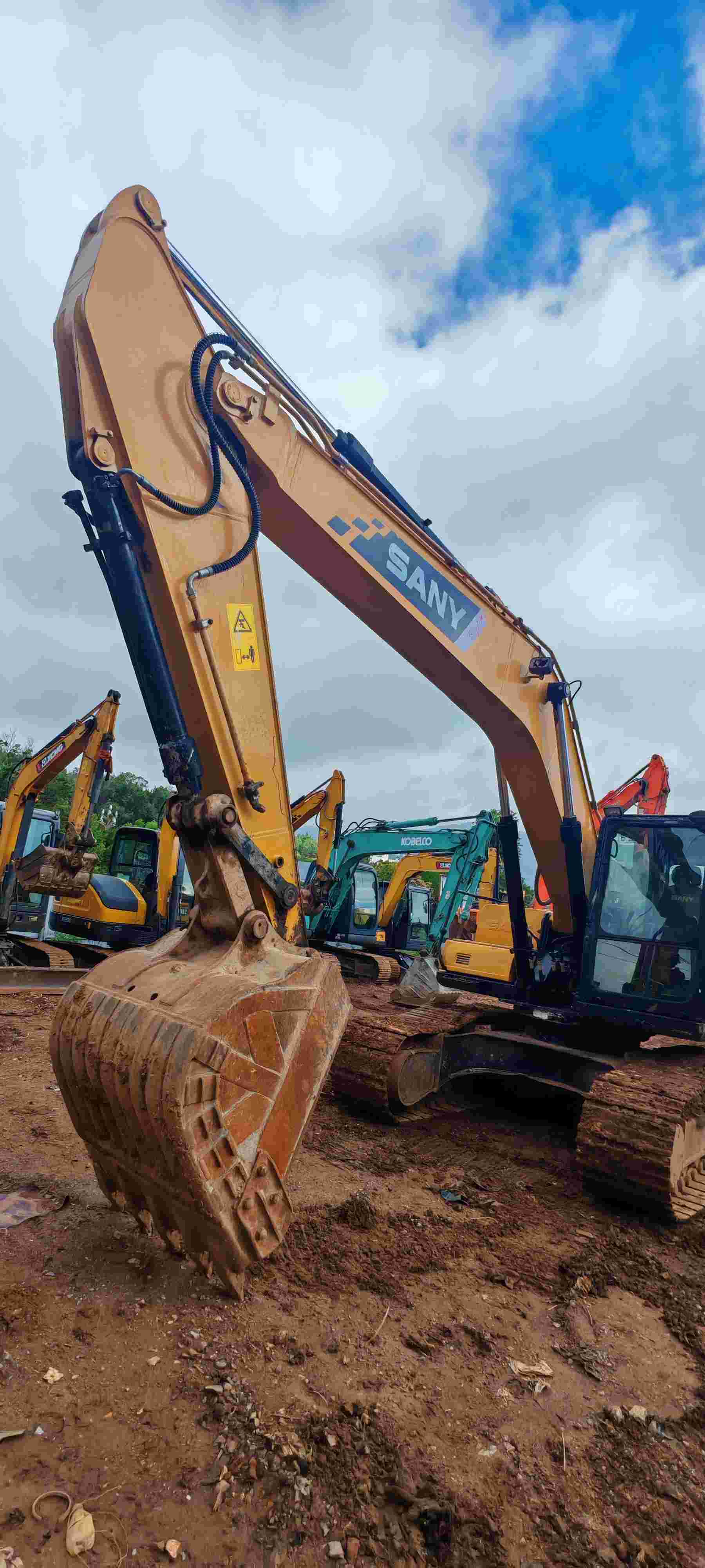Buy Sany SY200C Used Excavator / 18 Buy Sany SY200C Used Excavator / 18