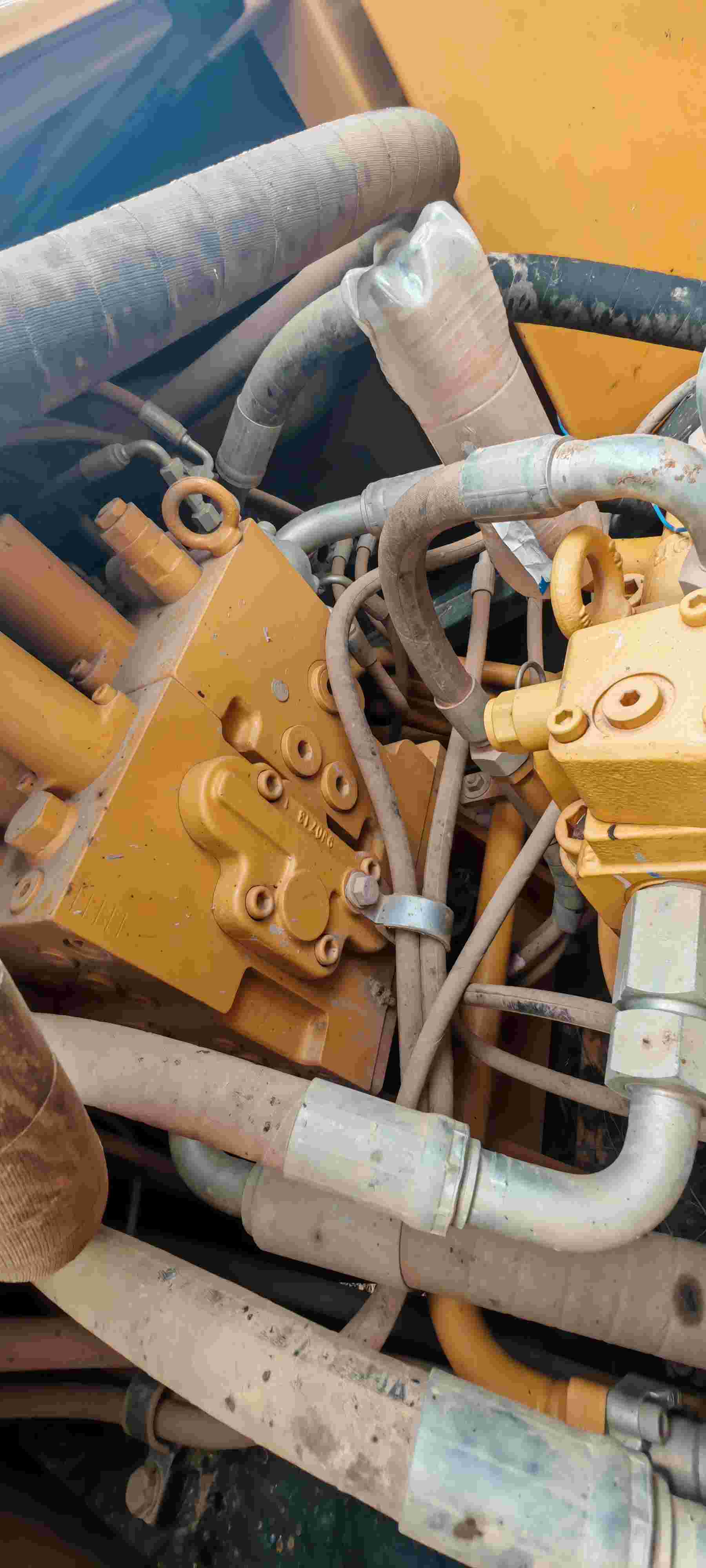 Buy Sany SY200C Used Excavator / 9 Buy Sany SY200C Used Excavator / 9