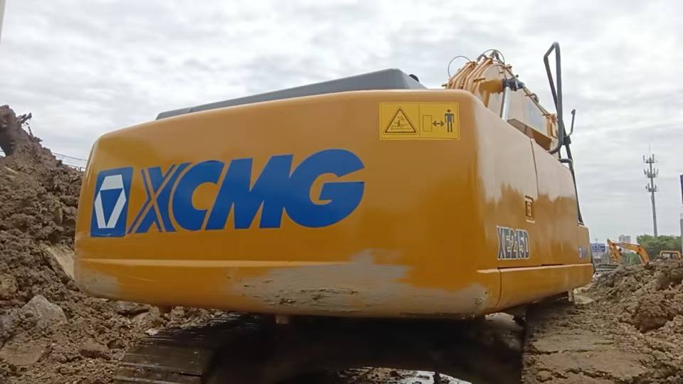 Buy XCMG XE215DA Used Excavator / 3