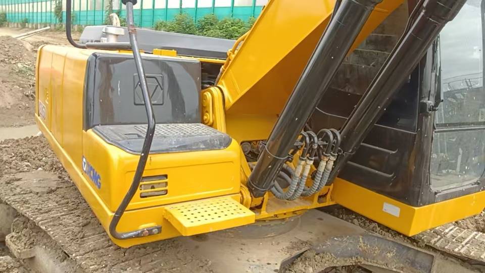 Buy XCMG XE215DA Used Excavator / 2