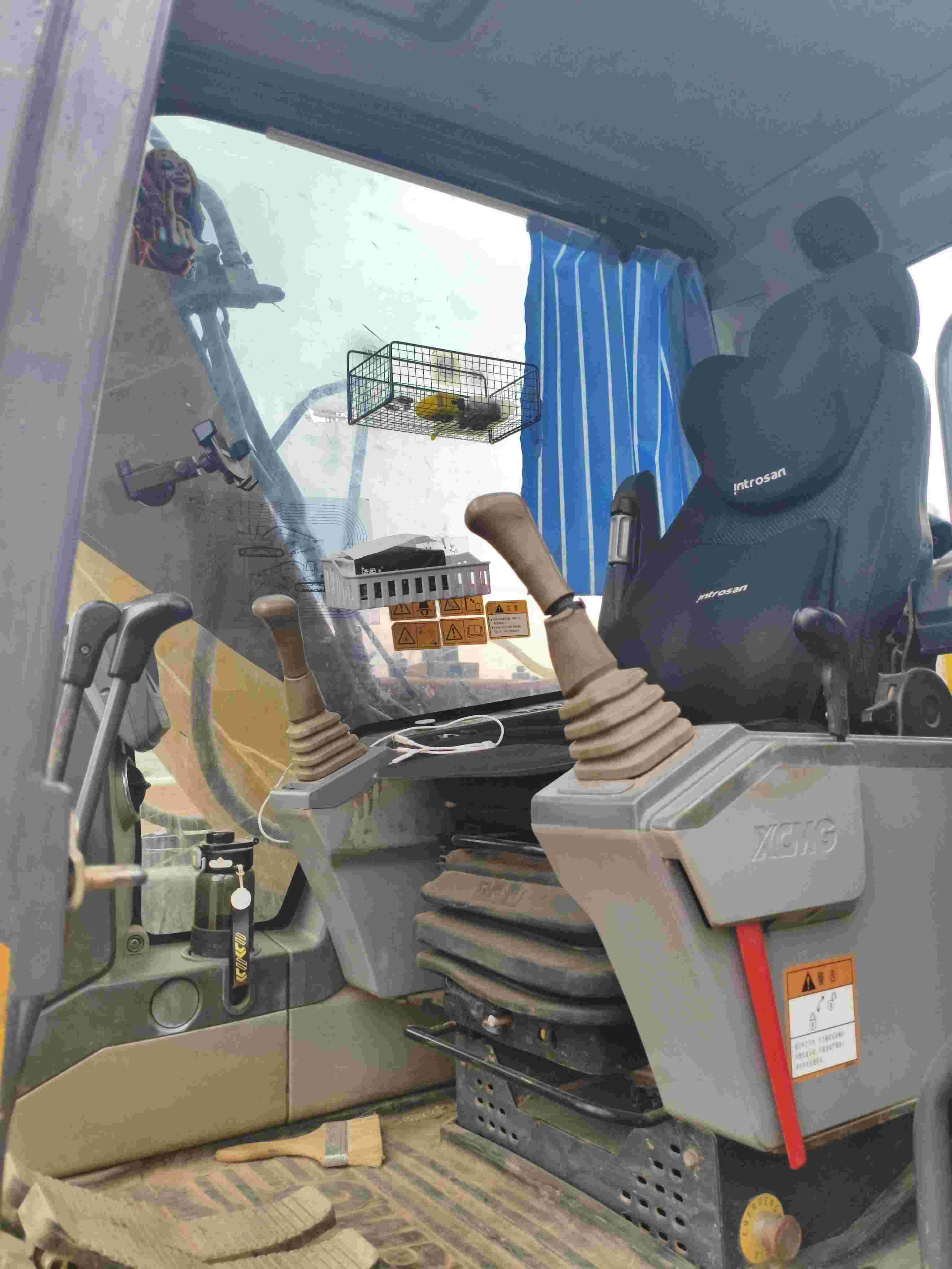 Buy XCMG XE135D Used Excavator / 17 Buy XCMG XE135D Used Excavator / 17