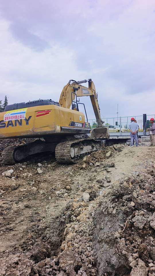 Buy Sany SY245H Used Excavator / 1