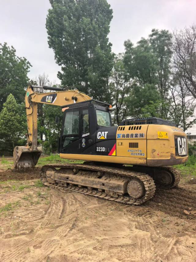 Buy Caterpillar 323DL Used Excavator / 2 Buy Caterpillar 323DL Used Excavator / 2