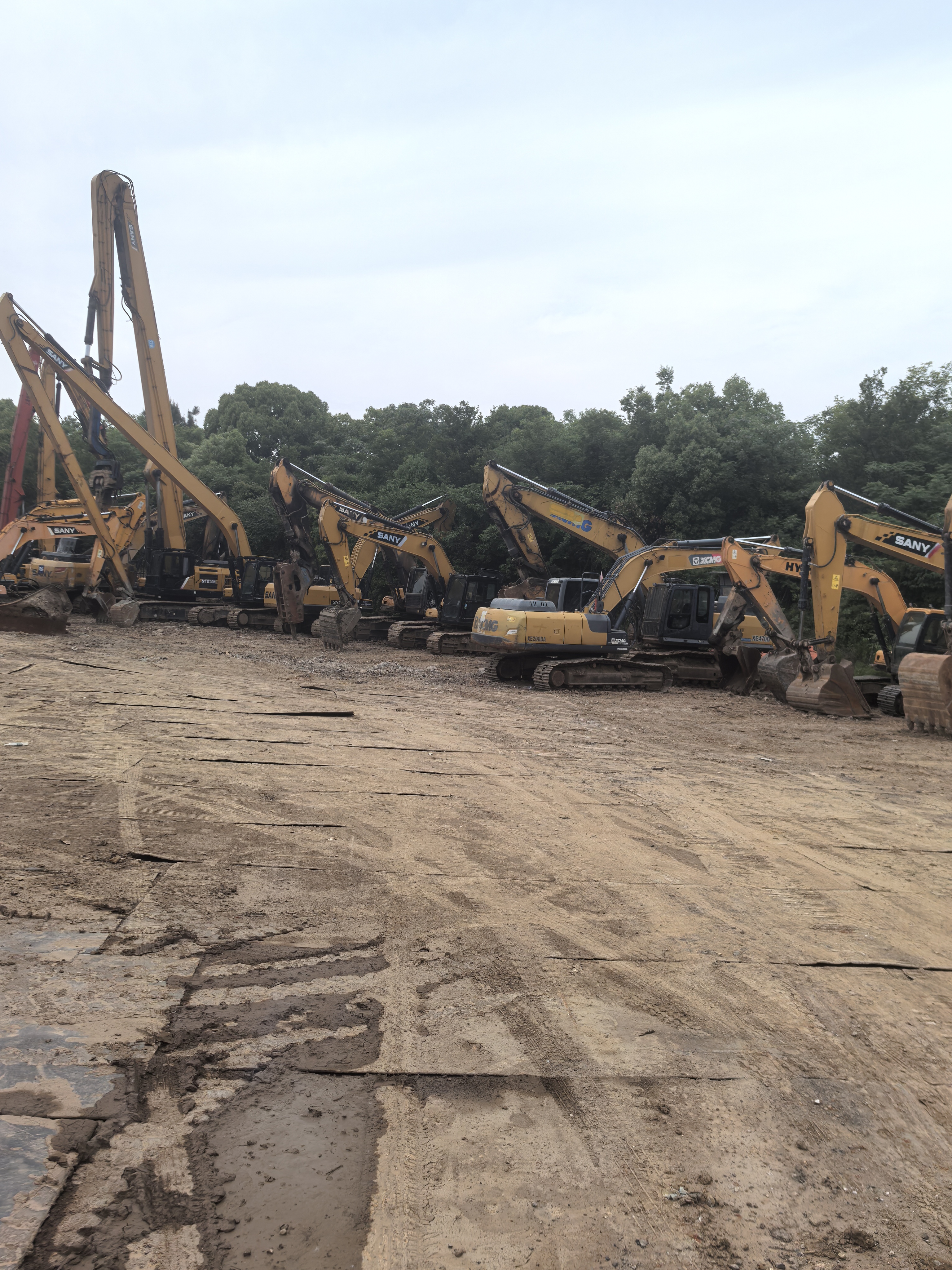 Comparaison de Mini-Pelles d'Occasion de 7 Tonnes : Sany, XCMG, LiuGong, Caterpillar & Komatsu – Guide d'Achat Complet pour Acheteurs Étrangers