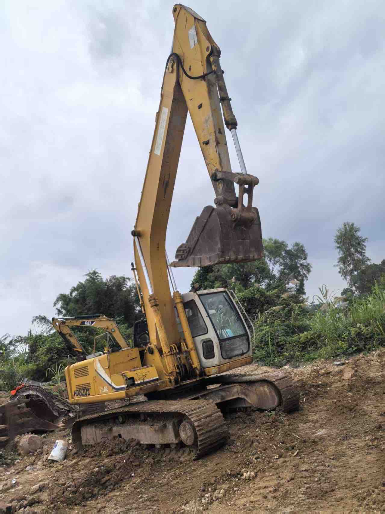Buy Kato 820-6 Used Excavator / 3