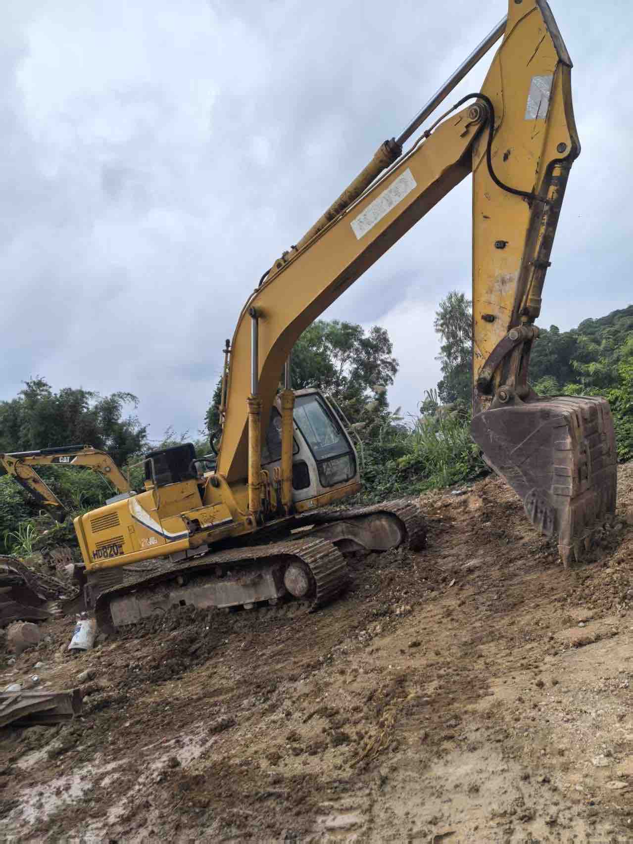 Buy Kato 820-6 Used Excavator / 4