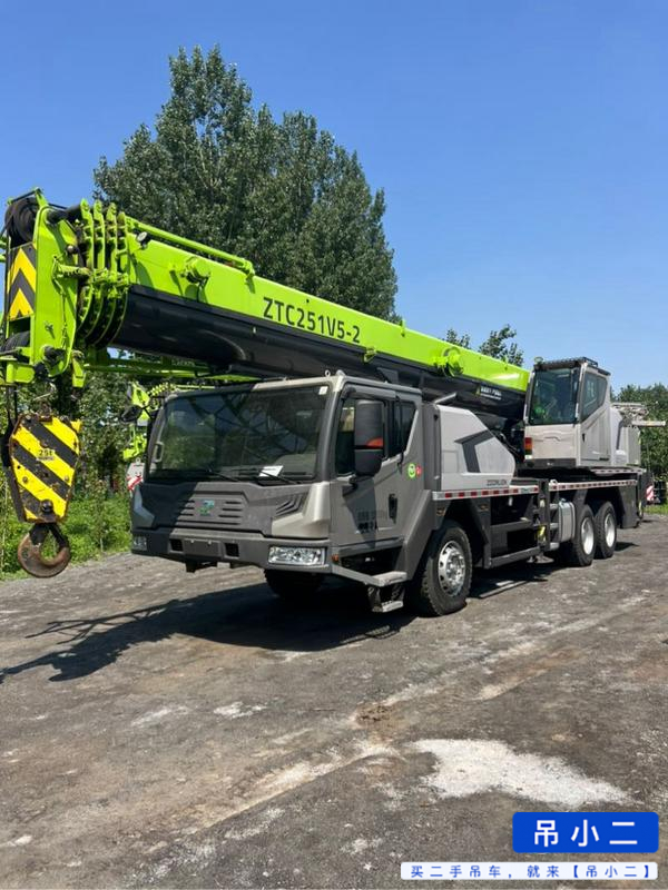 Buy Zoomlion ZTC251VE562 Used Crane / 3