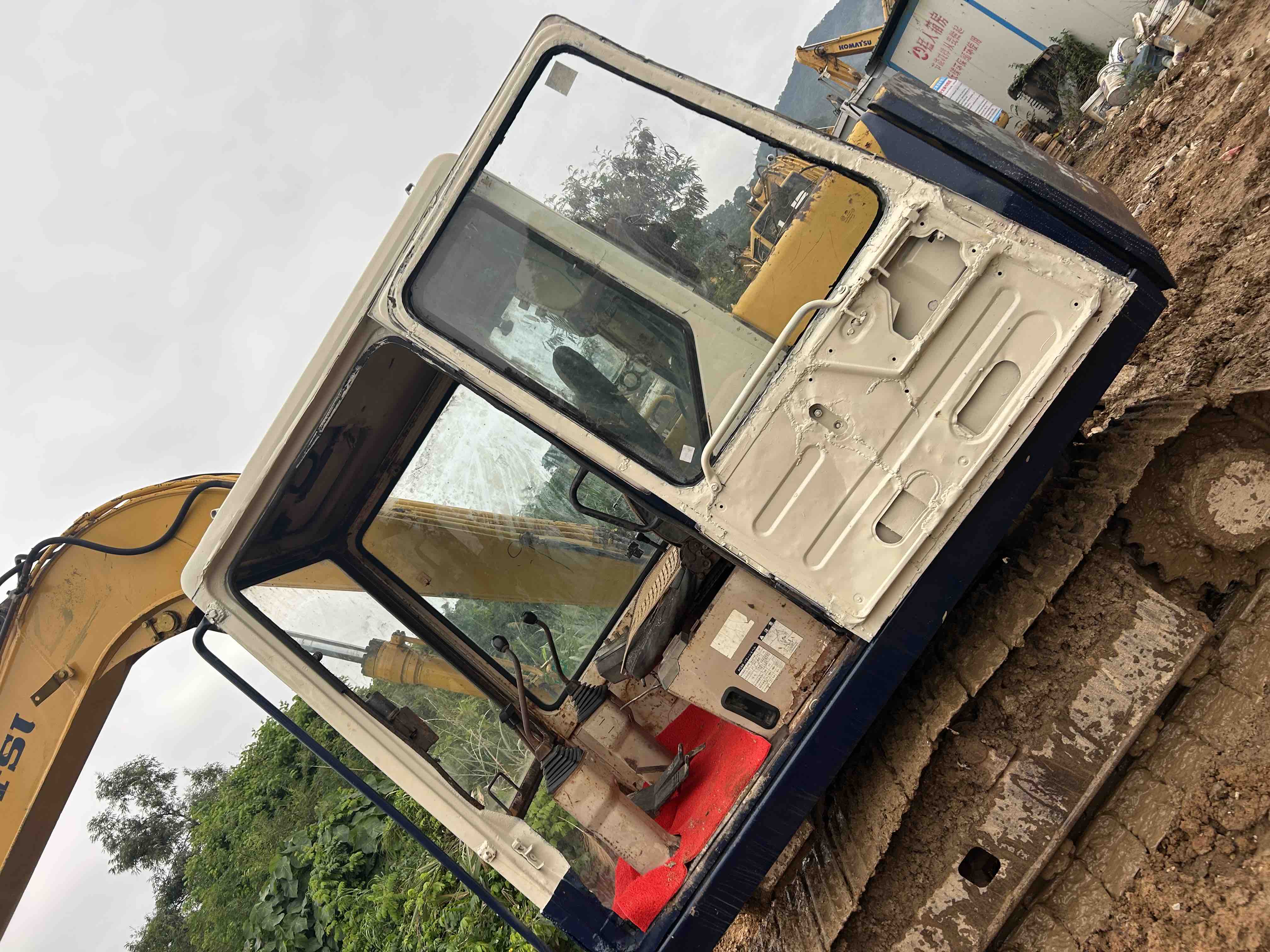 Buy Komatsu PC60-7 Used Excavator / 3