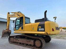 Buy Komatsu PC300-7 Used Excavator / 3 Buy Komatsu PC300-7 Used Excavator / 3