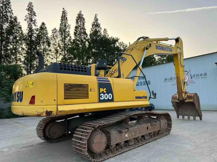Buy Komatsu PC300-7 Used Excavator / 1