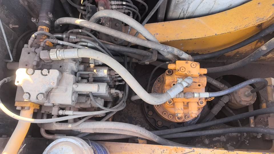 Buy Kato HD820III Used Excavator / 1