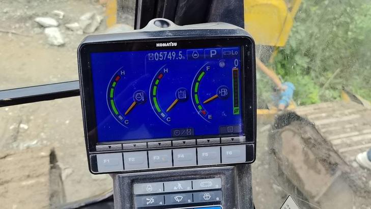 Buy Komatsu PC220-7 Used Excavator / 1
