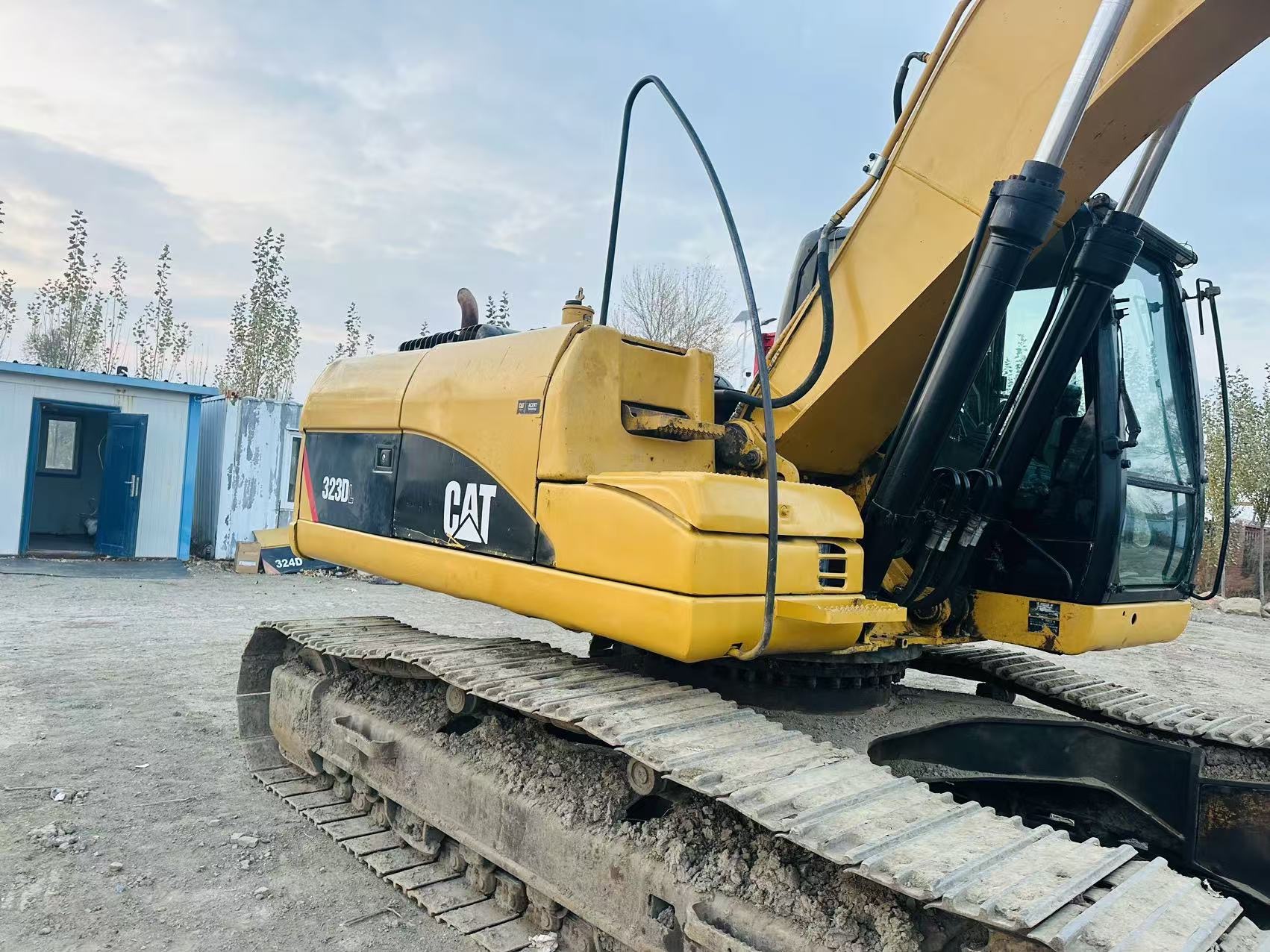 Buy Caterpillar 323DL Used Excavator / 6 Buy Caterpillar 323DL Used Excavator / 6