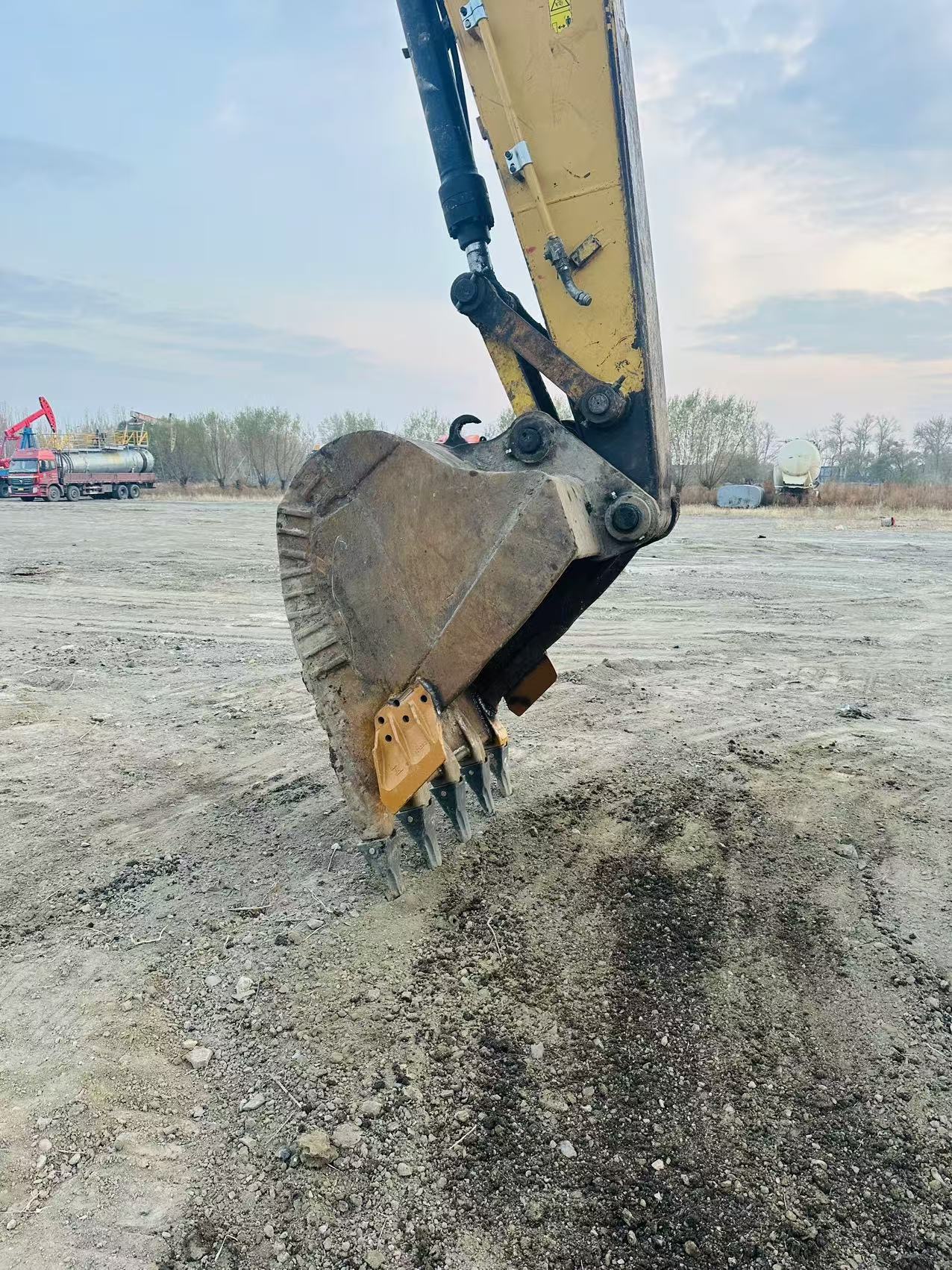 Buy Caterpillar 323DL Used Excavator / 3 Buy Caterpillar 323DL Used Excavator / 3