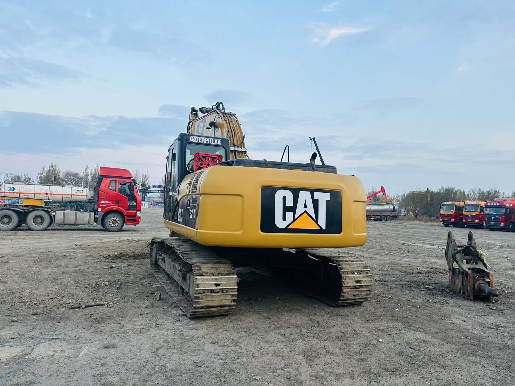 Buy Caterpillar 323DL Used Excavator / 5 Buy Caterpillar 323DL Used Excavator / 5