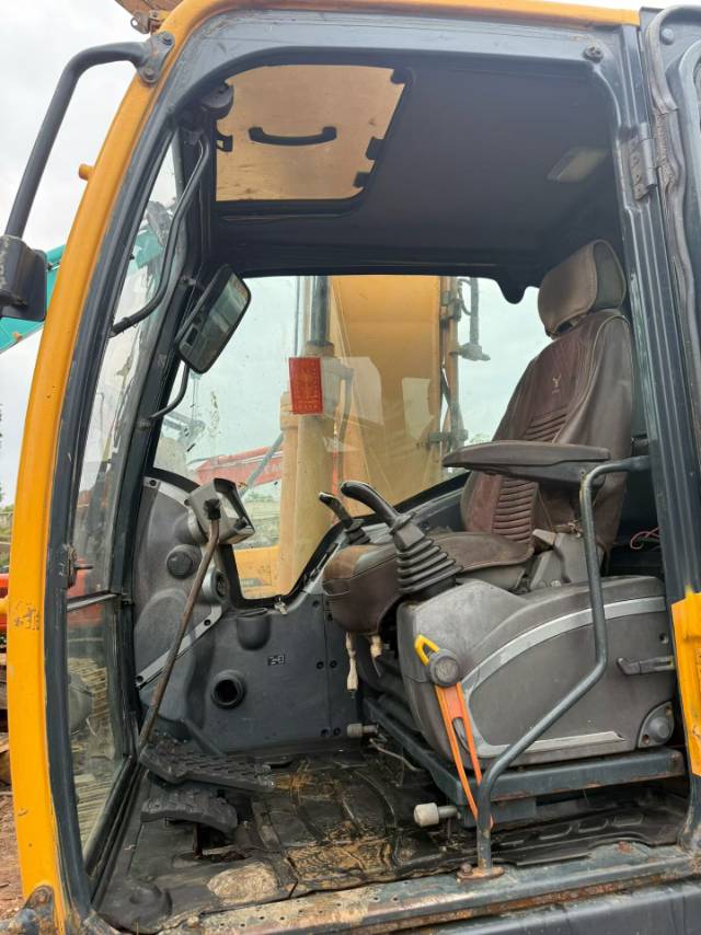 Buy Hyundai R150LVS Used Excavator / 3