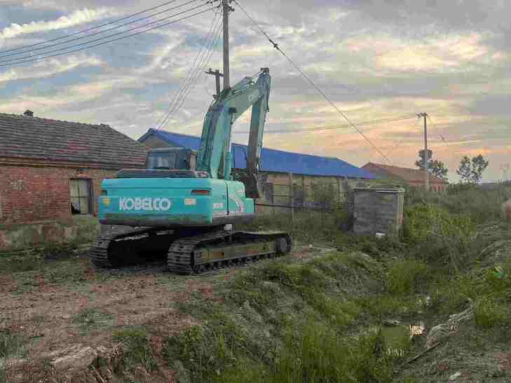 Buy Kobelco 210LC-9 Used Excavator / 1