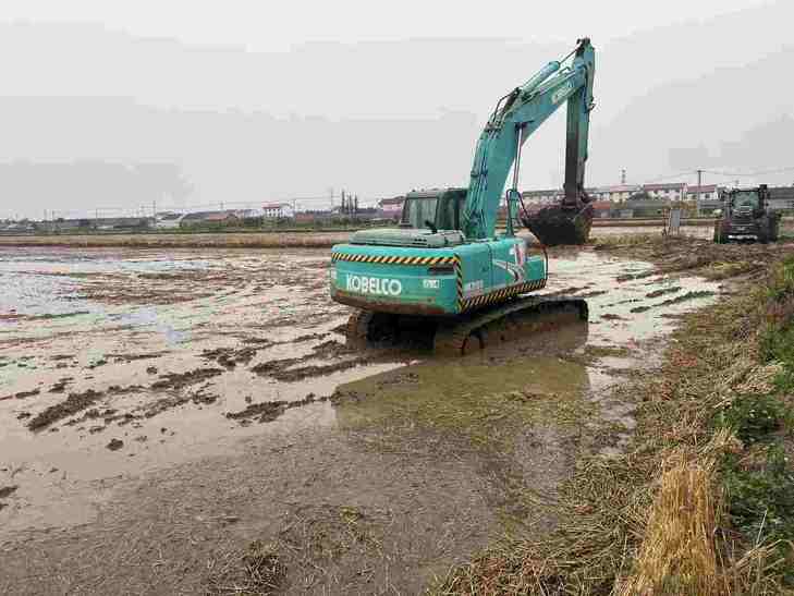 Buy Kobelco 200-8 Used Excavator / 1