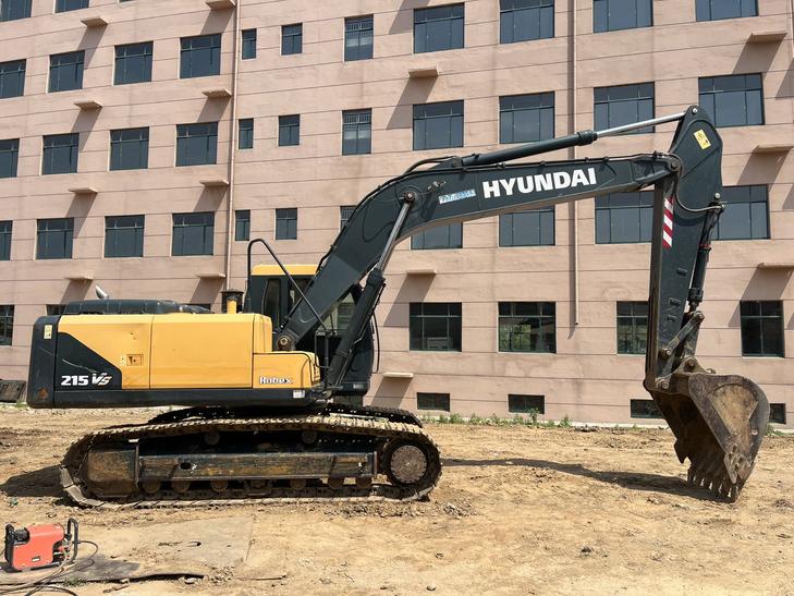Buy Hyundai 215LC-7 Used Excavator / 1