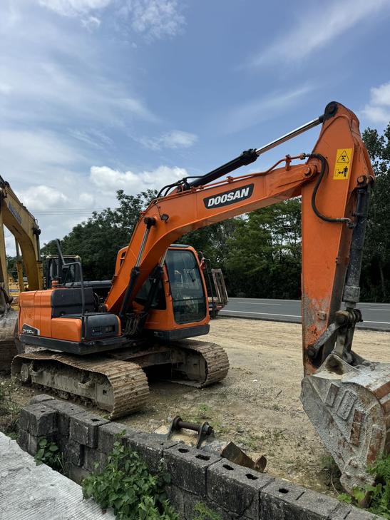 Buy Doosan DX130-9C Used Excavator / 1