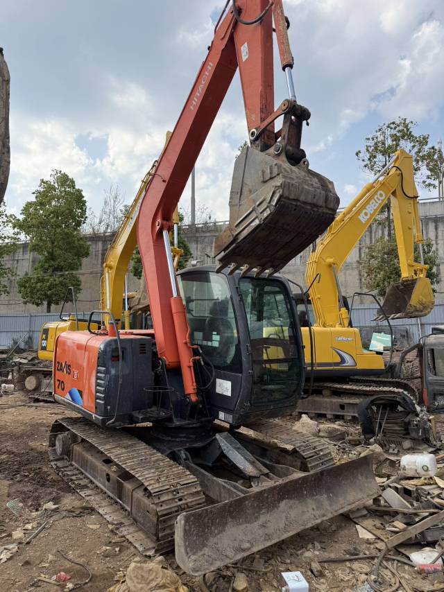Buy Hitachi EX70 Used Excavator / 8