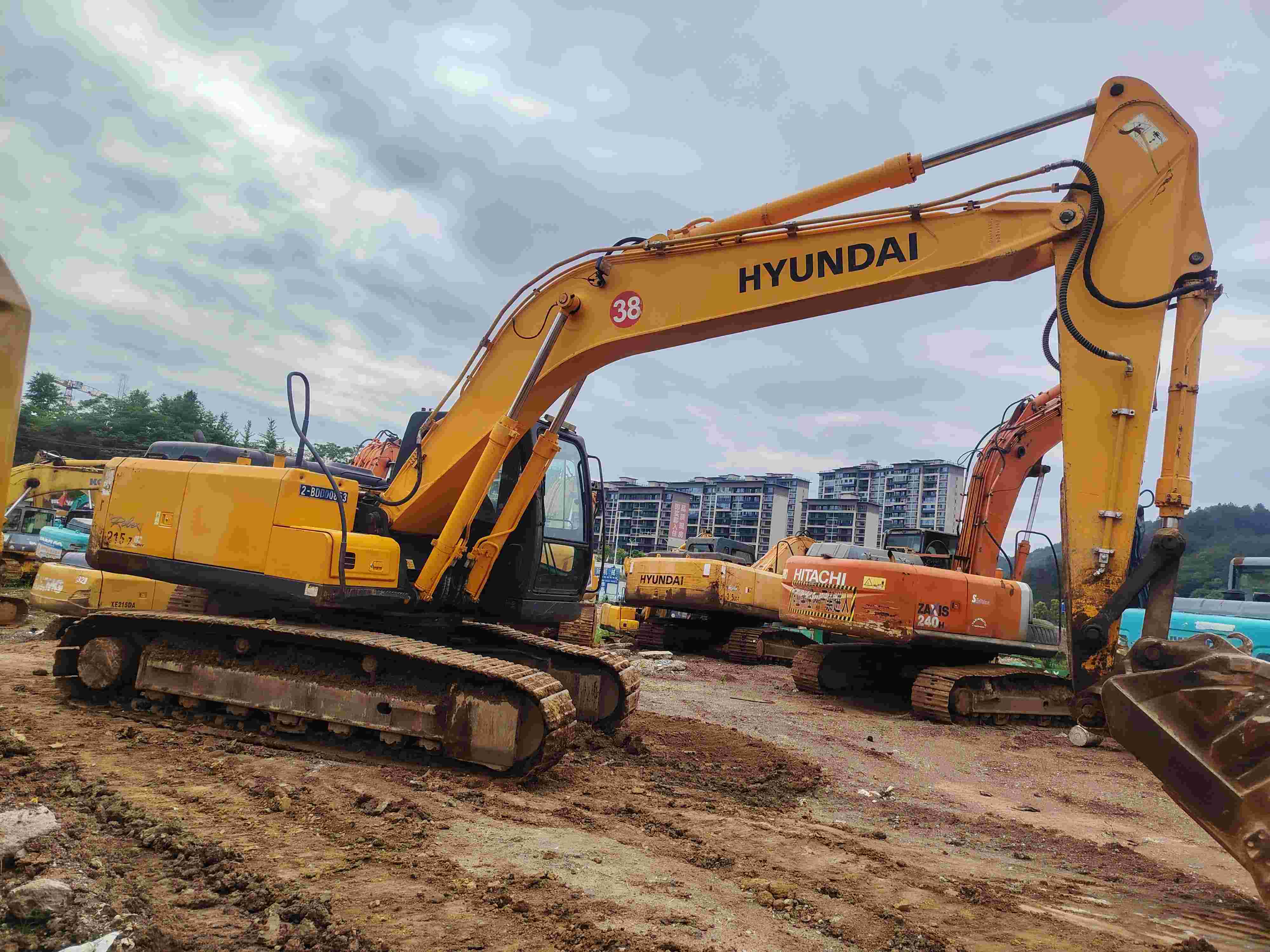 Buy Hyundai 215LC-7 Used Excavator / 12