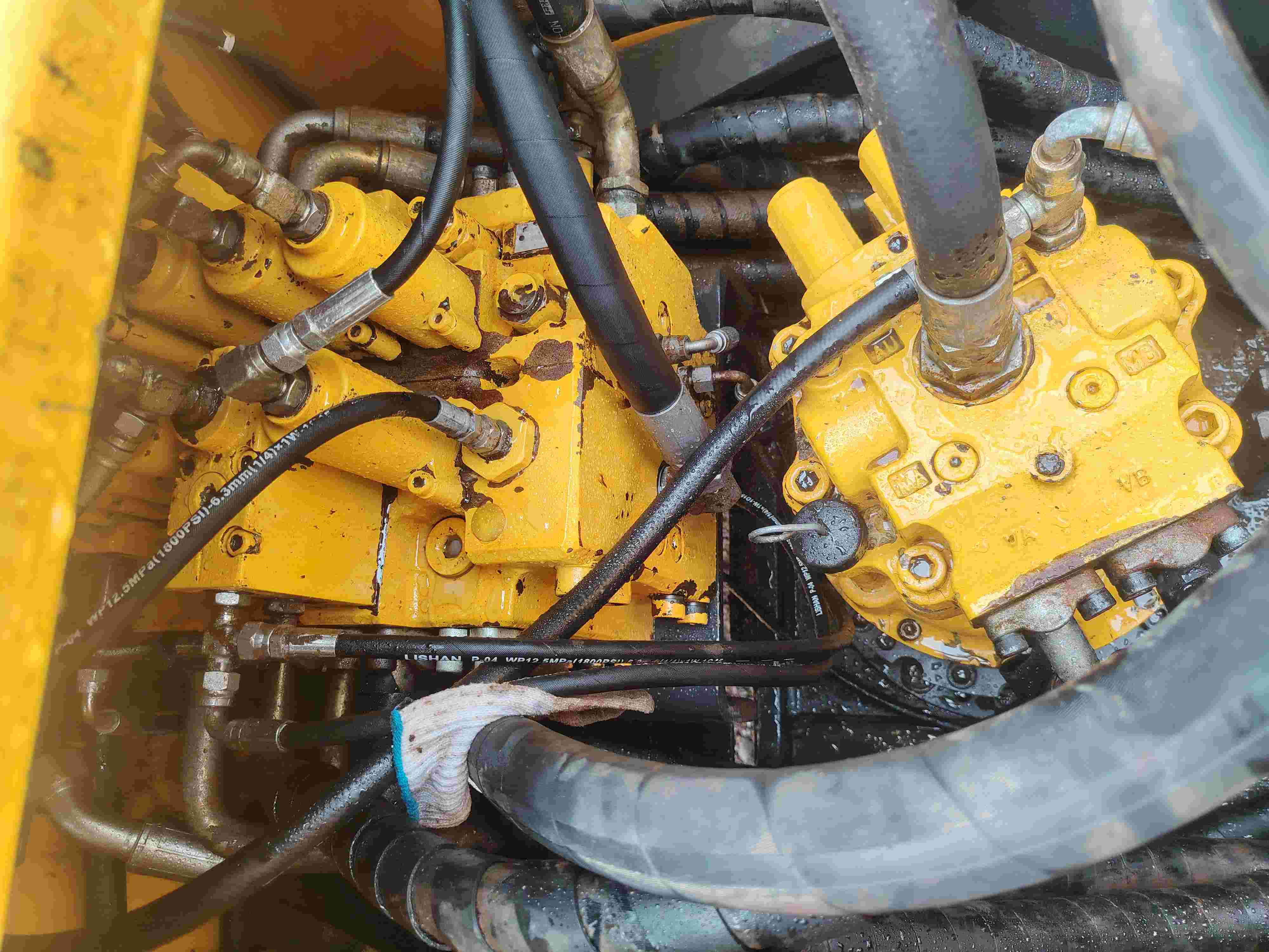 Buy Hyundai 215LC-7 Used Excavator / 4