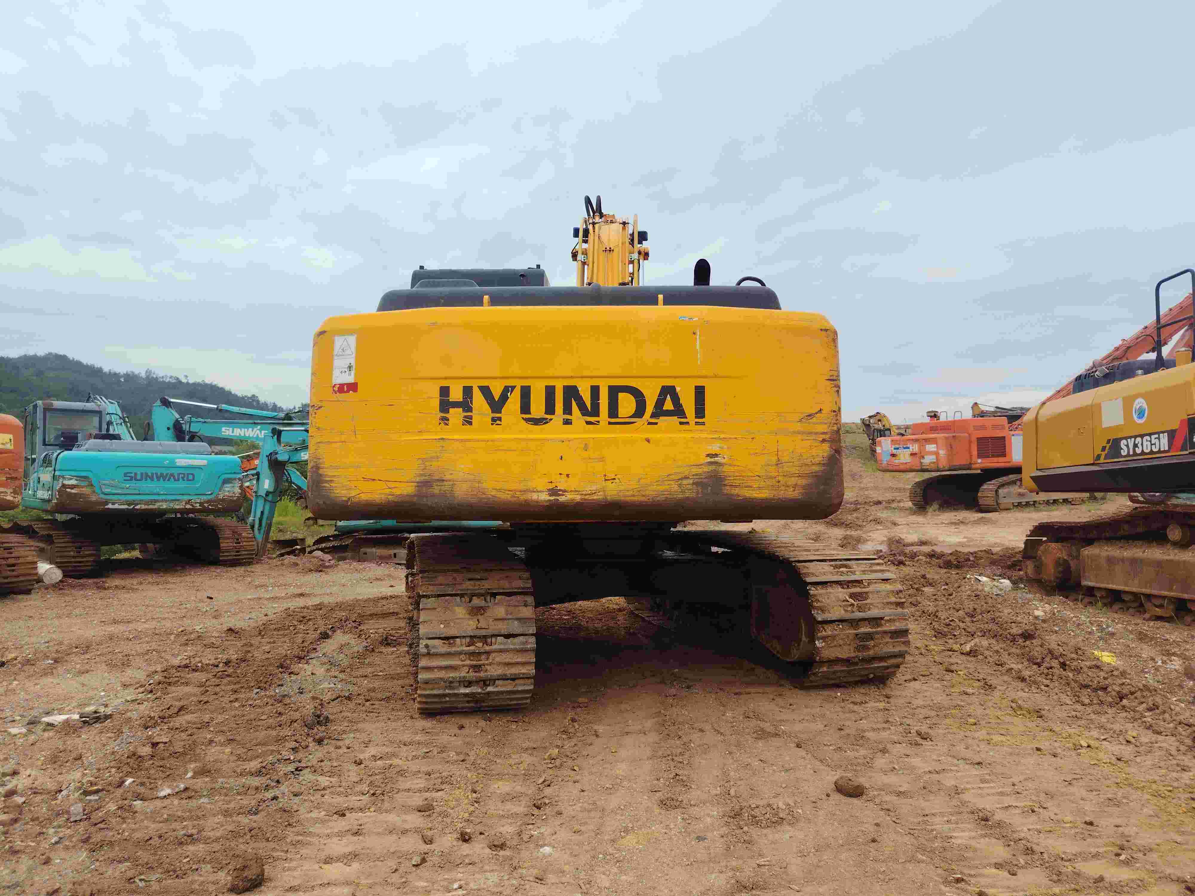 Buy Hyundai 215LC-7 Used Excavator / 10