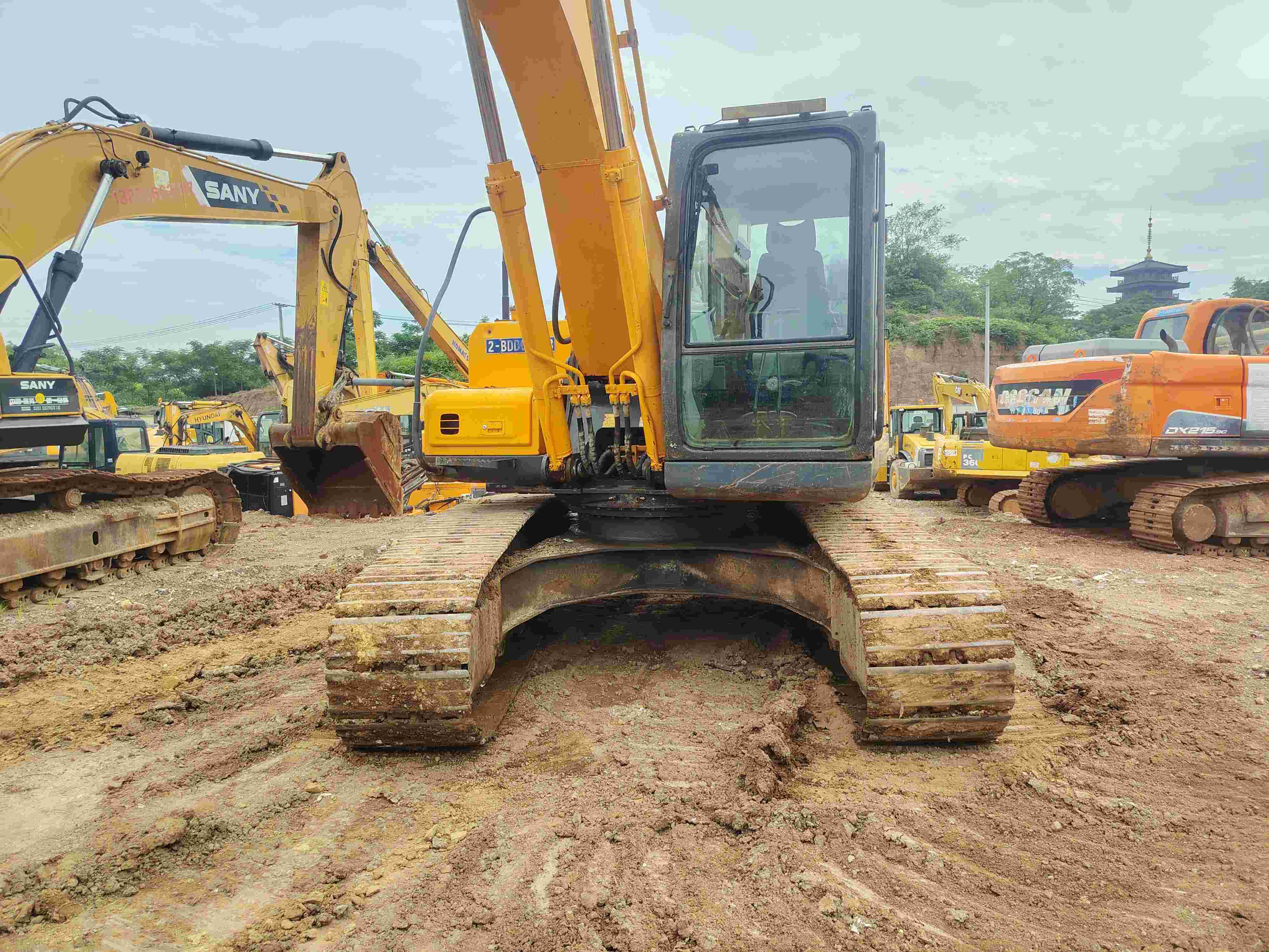 Buy Hyundai 215LC-7 Used Excavator / 13