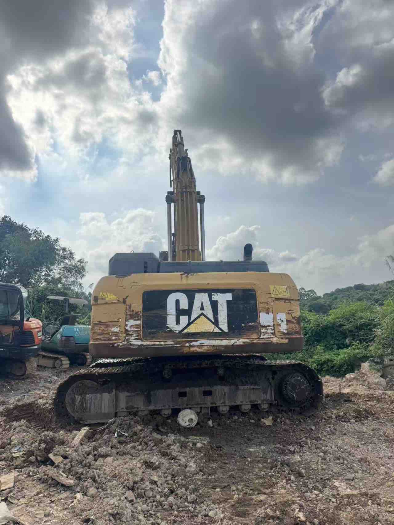 Buy Caterpillar 330D Used Excavator / 9