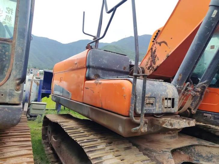Buy Doosan 220LC-V Used Excavator / 1
