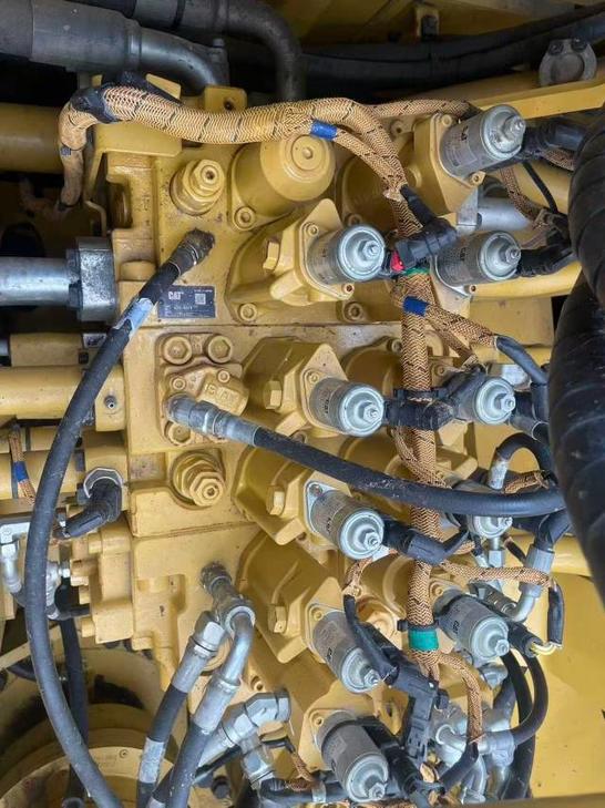Buy Caterpillar 374FL Used Excavator / 1