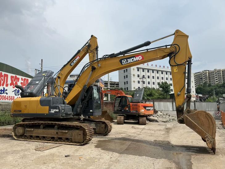 Buy XCMG XE200DA Used Excavator / 1