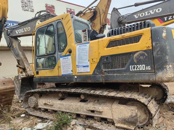 Buy Volvo EC200DAG Used Excavator / 1