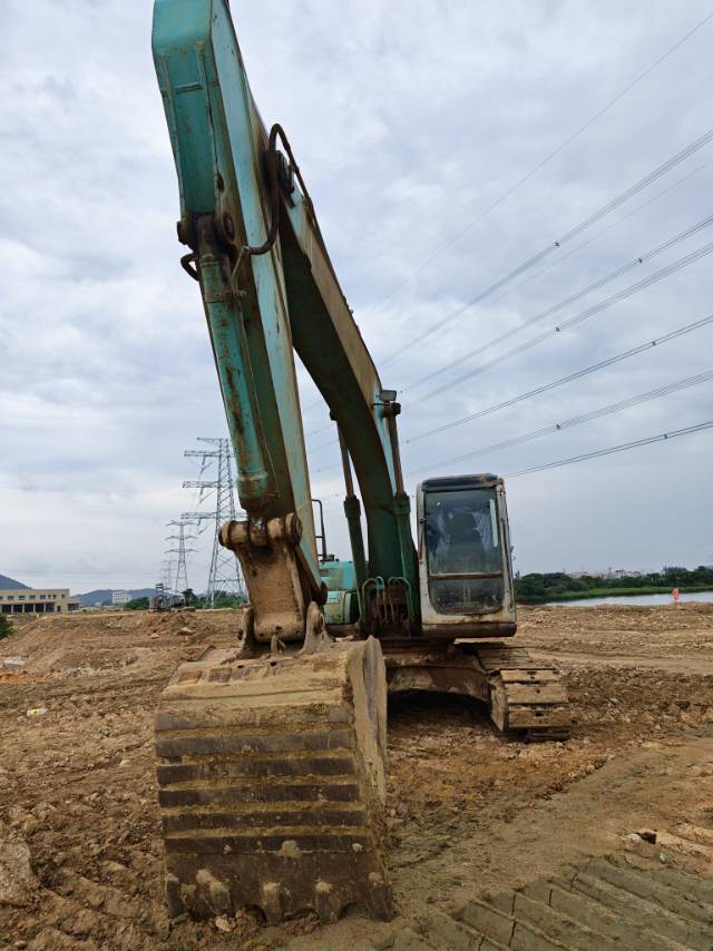 Buy Kobelco 200-8 Used Excavator / 2