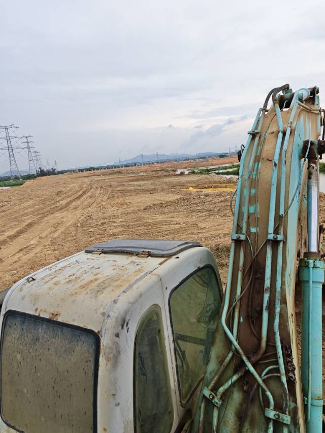 Buy Kobelco 200-8 Used Excavator / 6