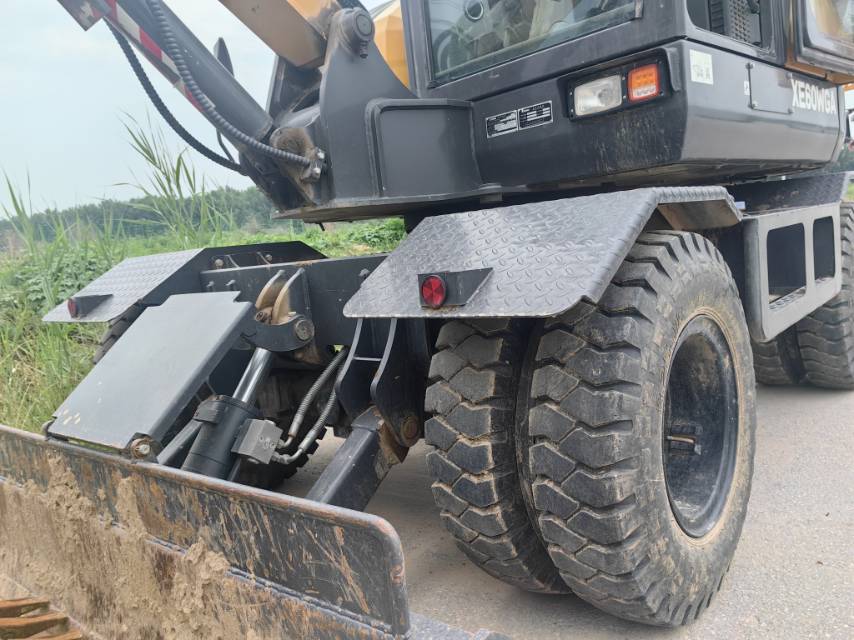 Buy XCMG 230D Used Excavator / 2