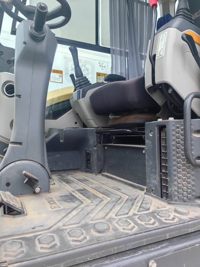Buy XCMG 230D Used Excavator / 5