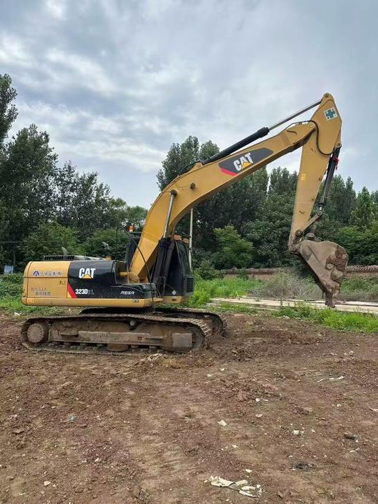 Buy Caterpillar 323DL Used Excavator / 1